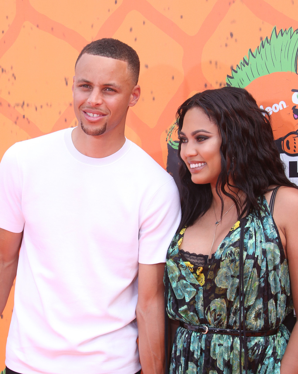 九游体育app下载-库嫂：我不懂体育&amp;库里在家也几乎不谈 相对于工作我们更重视家庭