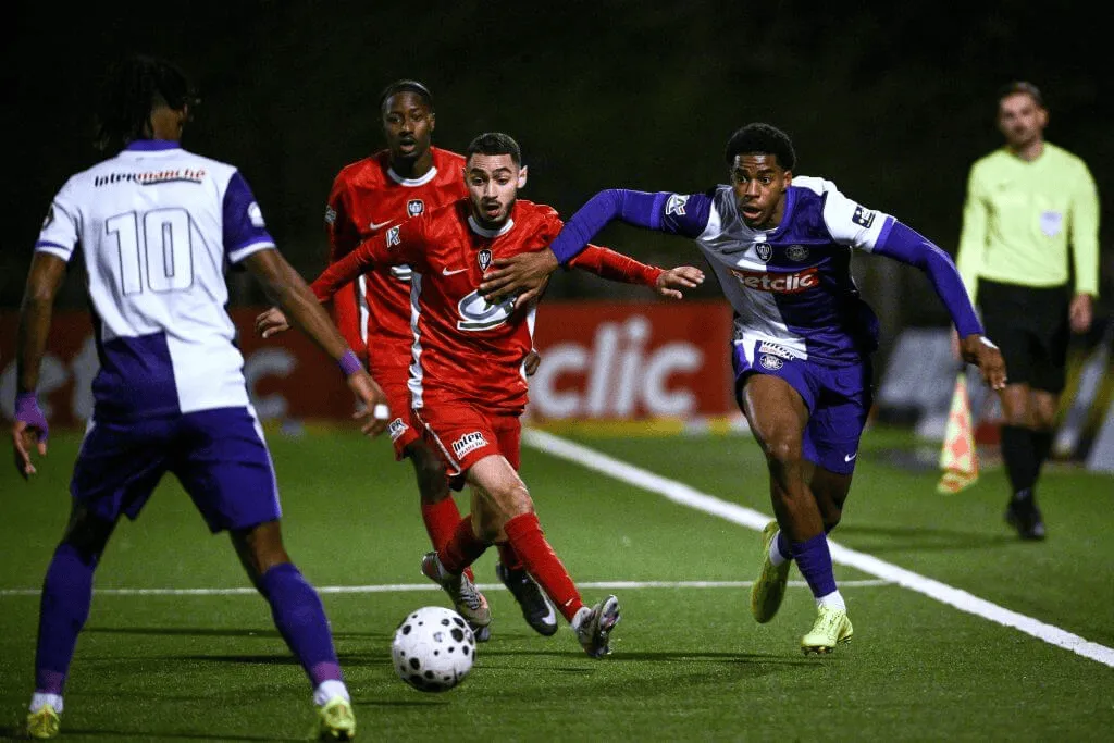 TA：纽卡冬窗谈到现在一笔引援都没有，也不保证压哨就会有